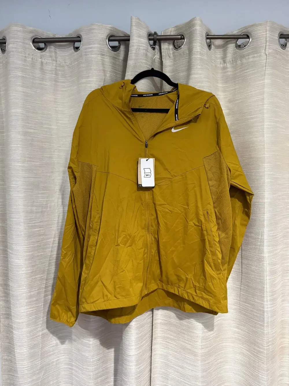 Nike Repel Windrunner Men's Running Jacket  Yellow size large - NEW